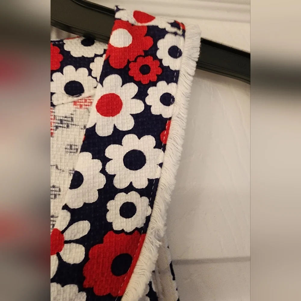 TRINA TURK The Borneo Vnevk Floral Top In Red/Wht/Blue Size 8 - Picture 8 of 13